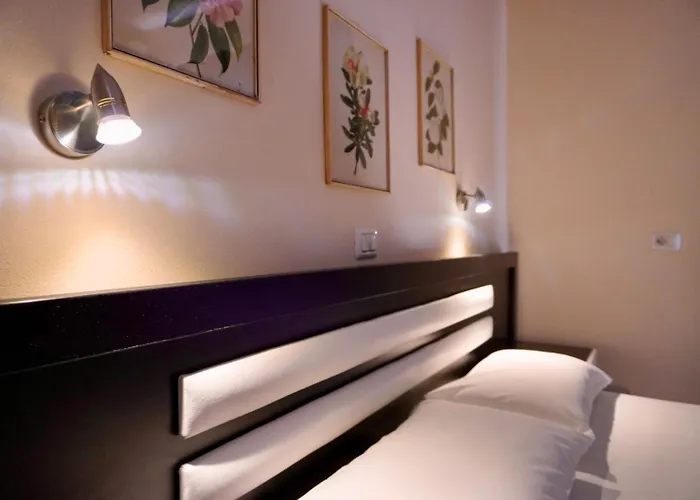 Marku Palace * Ksamil